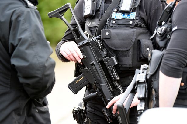 Scene de groază într-un mall din Marea Britanie: morți și oameni plini de sânge