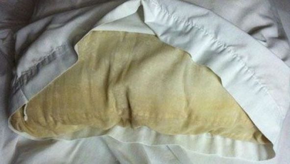 Când ţi-ai spălat ultima oară pernele pe care dormi? Uite cum să o faci!