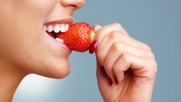 Cum îţi albeşti dinţii cu ajutorul căpşunelor. Puţini ştiu acest remediu!