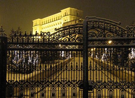 Culisele statului paralel | ”Declarația de la București”: Gânditorii cer reclădirea normalității în România. Jurnaliștii, revoltați din cauza secretomaniei