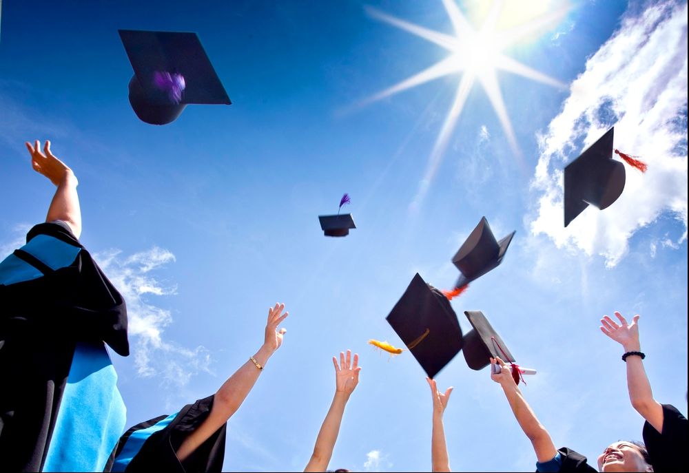 A angajat o stripteuză pentru discursul de final de liceu, apoi a invitat profesorii. Ce a urmat  