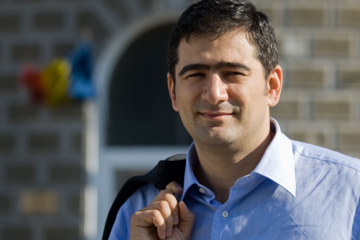 SONDAJ Liberalul Dan Cristian Popescu, favorit în cursa pentru Primăria Sectorului 2