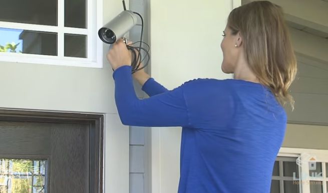 A luat o îngrijitoare pentru bunica ei. Ceva ciudat se întâmpla. A pus o cameră-video.ŞOC ce a aflat