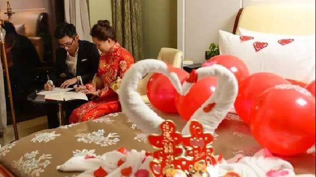 Au petrecut noaptea nunții făcând ceva de-a dreptul bizar. Toată planeta a râs de ei!