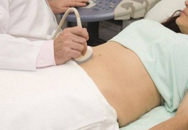 Medicii o suspectau de cancer. Și-a făcut un ecograf! Când s-a uitat în ecran a rămas fără cuvinte