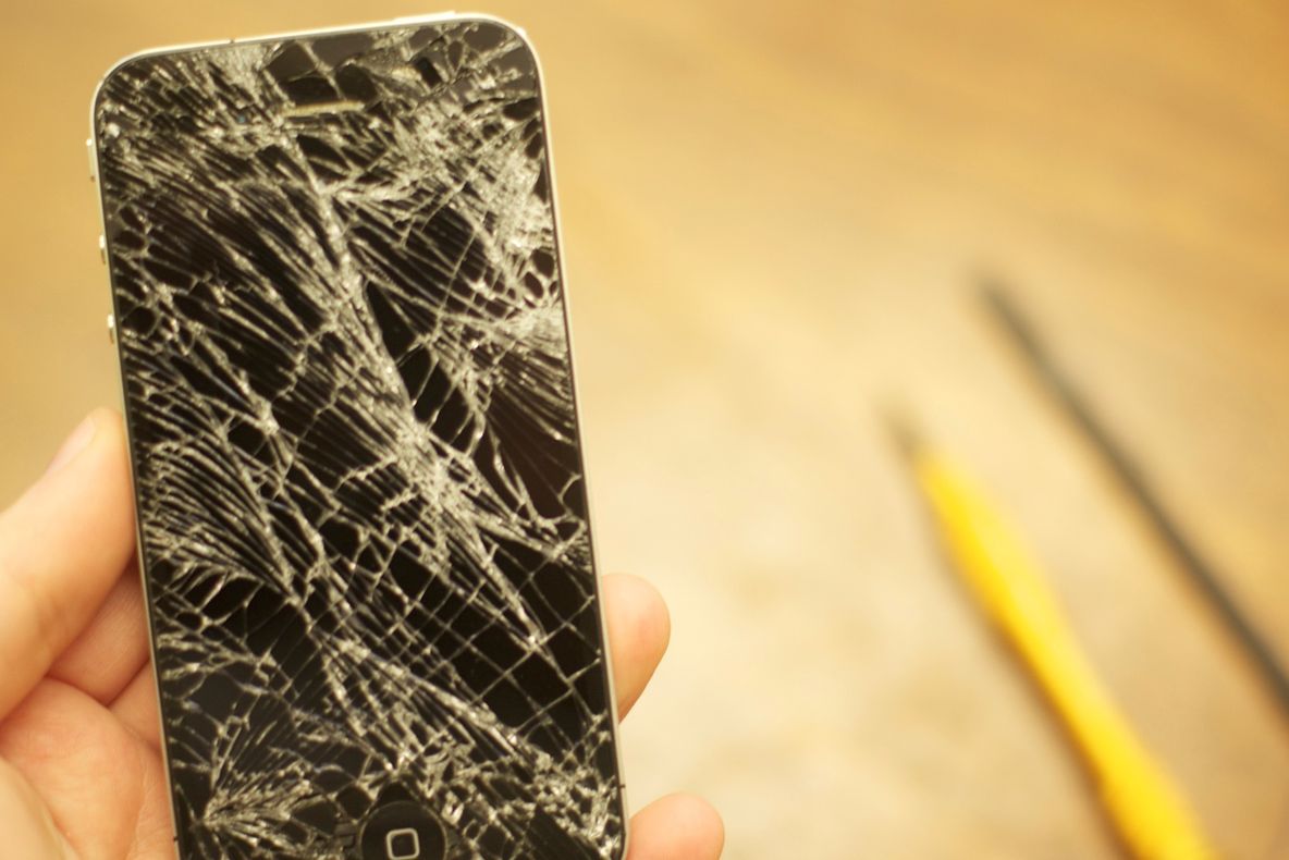 Cum să lipești ecranul spart al telefonului mobil. Cea mai simplă soluție