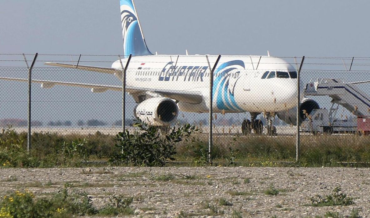 Cairo: Avionul EgyptAir prăbuşit în Mediterană nu a făcut niciun viraj brusc înainte de dispariţie 