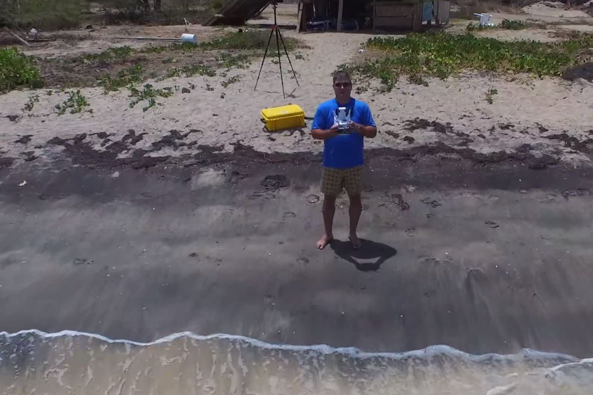 eMAG – Incredibil ce reuseste sa filmeze tipul asta cu o drona!