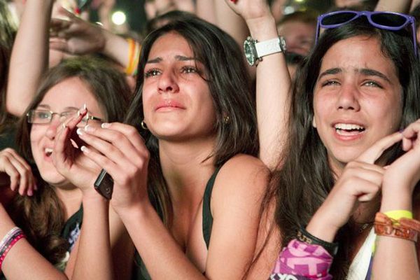 Păcat! Solistul trupei a murit subit, înainte de concert. Fanii sunt în lacrimi