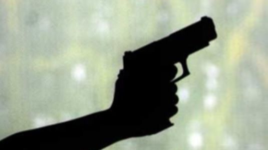 Împuşcături la tribunal! Un bărbat înarmat a deschis focul asupra unui ziarist 