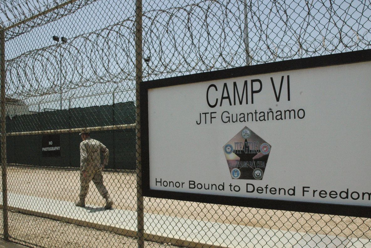 Închisorile secrete ale CIA: Un prizonier din Guantanamo cere statut de victimă în Lituania
