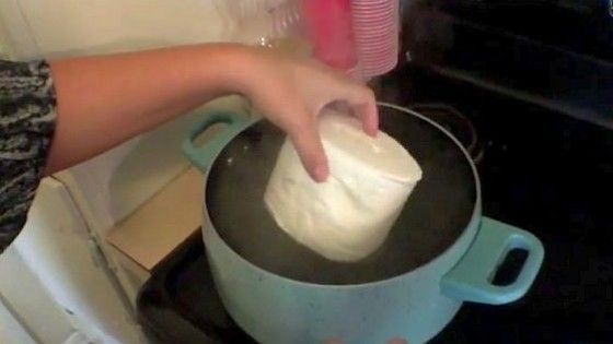 A pus hârtia igienică la fiert. Nu-ți imaginezi ce a obținut din ea!