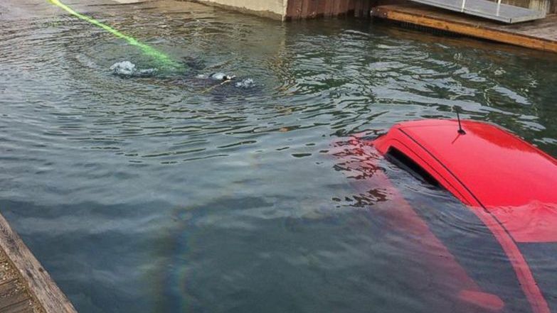 A ascultat indicaţiile date de GPS şi a ajuns cu maşina în apă 