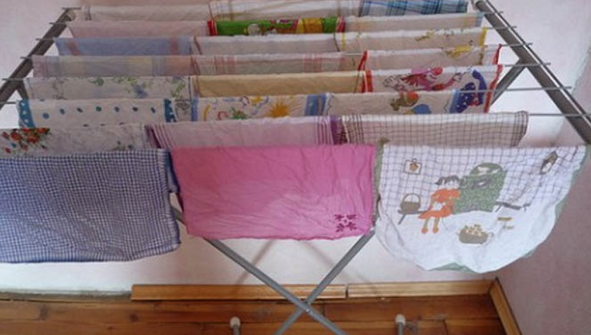 Îşi usca întotdeauna rufele în casă. Medicul a încremenit când a văzut cum arătau plămânii ei