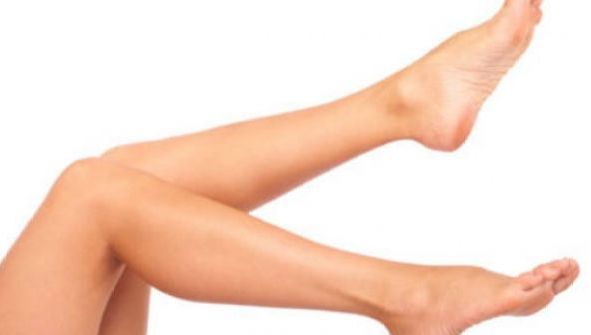 Incredibil! De ce trebuie să îţi dai cu spumă de ras pe călcâie