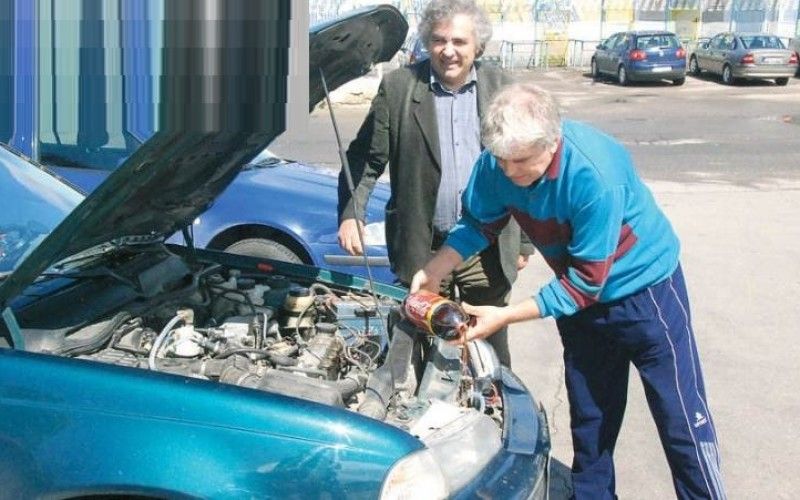 Cum arată mașina care merge cu trei litri de apă. A fost inventată de un român