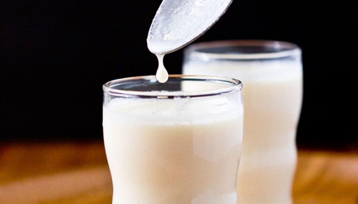 Sigur nu ştiai că poţi face asta: mască de faţă cu kefir, pentru ten uscat. E foarte eficientă!