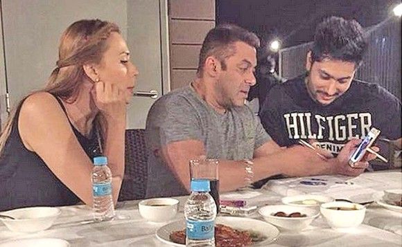 Gestul care dă de înțeles că Iulia Vântur s-ar fi căsătorit cu Salman Khan