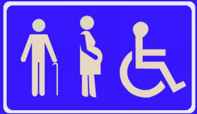 Călătorii din această ţară sunt atât de politicoşi încât NU cedează locul vârstnicilor. Motivul?