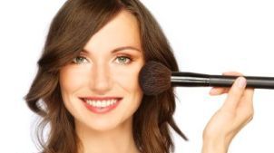 8 trucuri de machiaj ca să arăţi mai tânără cu câţiva ani