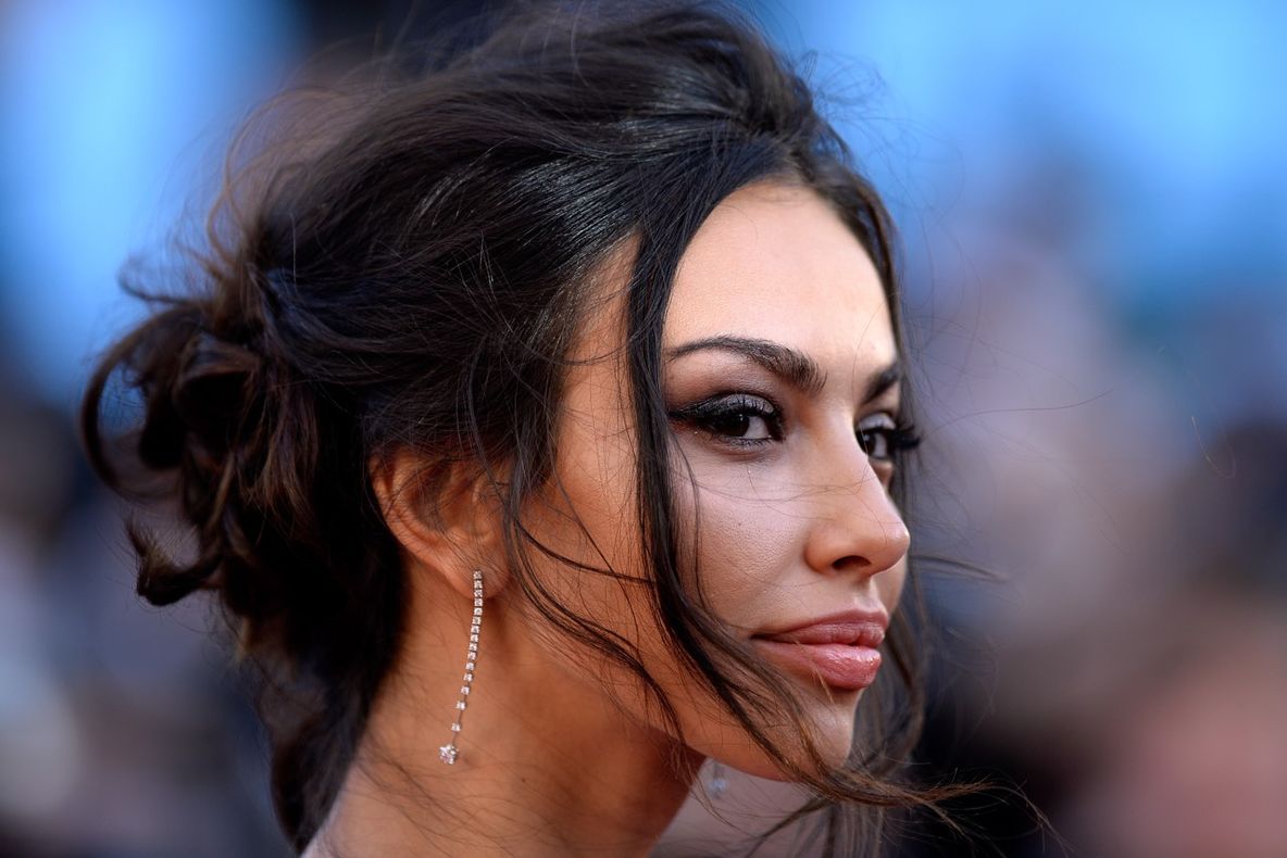 Mădălina Ghenea, fără lenjerie intimă la Cannes. Rochia cu care a făcut furori pe covorul roșu