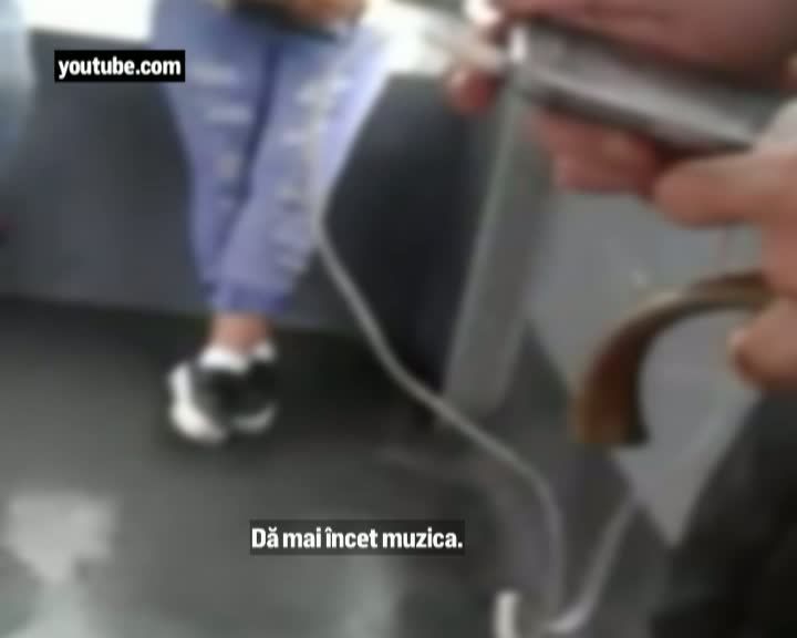 Bătaie în tramvai, pentru manele.Ce s-a întâmplat când pasagerii au cerut să se dea muzica mai încet