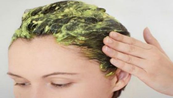 Folosește această mască o dată pe lună și părul nu va mai cădea aproape deloc