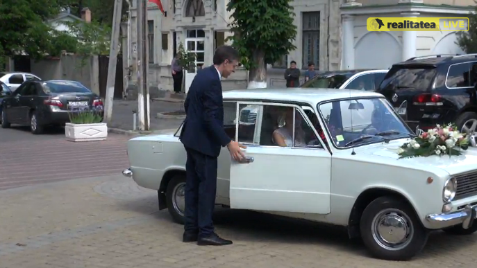 Primele imagini de la nunta primarului Chişinăului. Cum arată mireasa