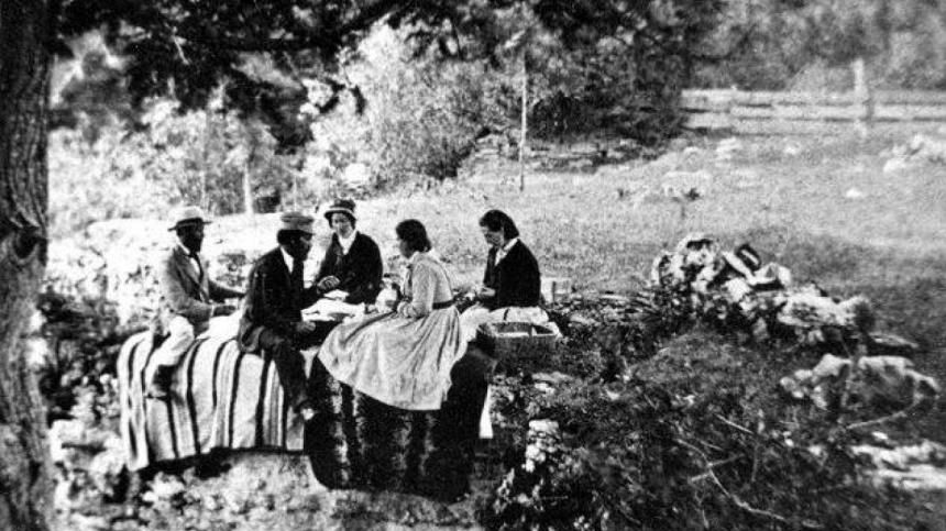 Bizarul cult erotic unde se fabricau tacâmuri