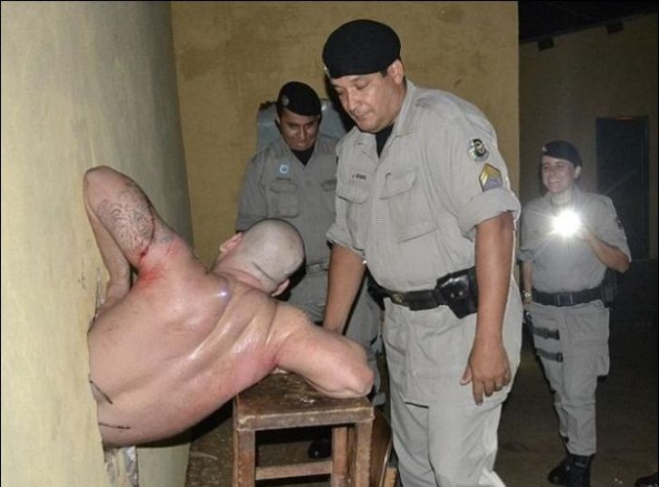 IMAGINI UIMITOARE Motivul HILAR pentru care o evadare din închisoare NU a reuşit