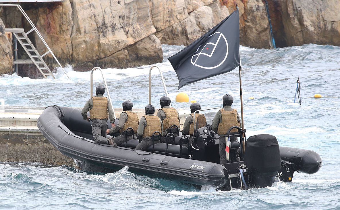 Panică la Cannes. Bărbaţi deghizaţi în terorişti au luat cu asalt un hotel. "A fost o glumă proastă"