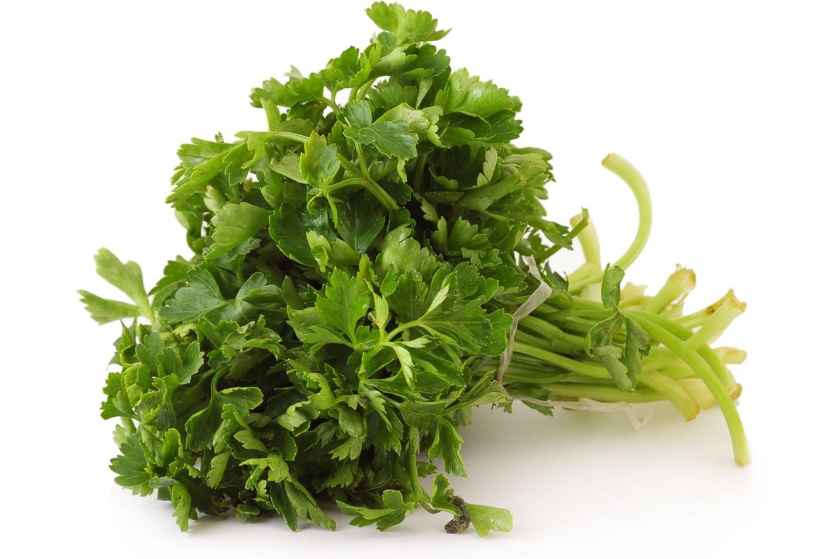 Salata de pătrunjel verde care te ajută să slăbeşti rapid, frumos şi sănătos