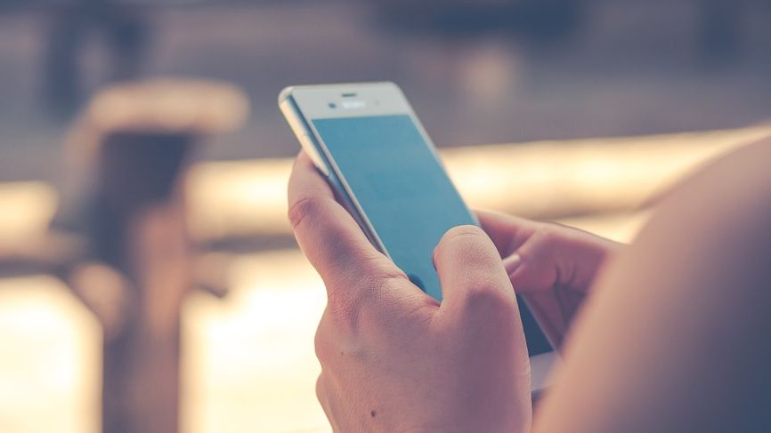 Motivul incredibil pentru care o femeie va fi EXILATĂ din Emiratele Arabe. A fost reclamată de soţ