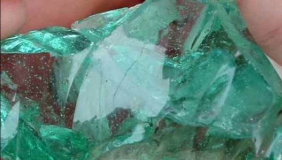 A găsit o piatră frumoasă şi a pus-o în acvariu. După 30 de ani a aflat adevărul. Ce era de fapt