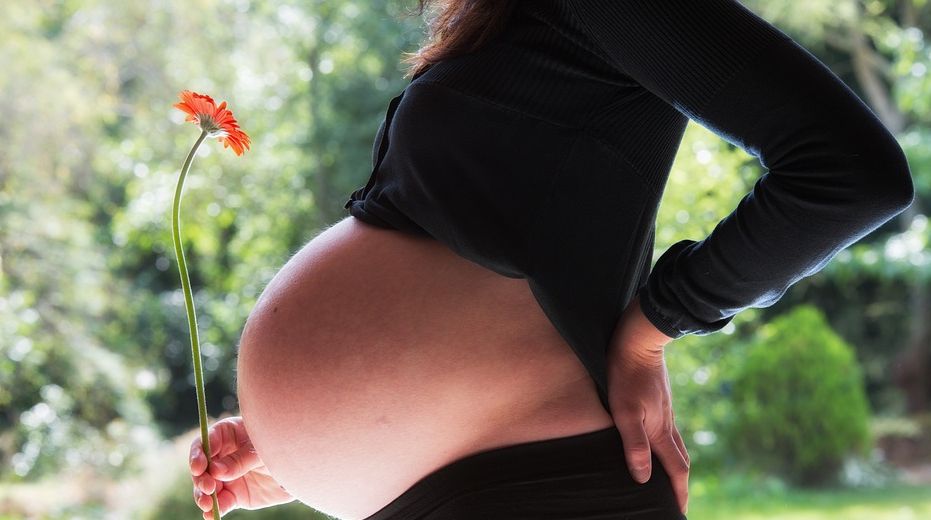 A aflat că iubita lui este însărcinată. Ce a scris apoi pe Facebook te va emoţiona