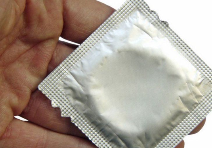 Cum rămâi însărcinată chiar dacă folosiţi prezervativul. Evită să faci ACEASTĂ greşeală!