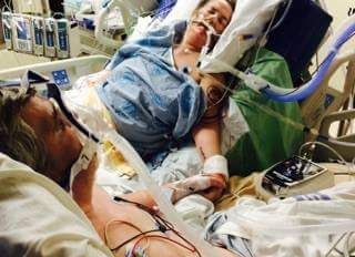 Poza care a emoționat Internetul. "Tatăl și mama mea își iau rămas bun". Ce a urmat e cutremurător