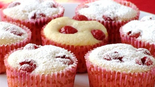 Brioşe cu vişine: reţeta unui celebru bucătar. Îţi lasă gura apă!