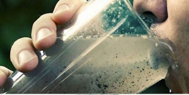 Ce se întâmplă dacă bei apă amestecată cu cenușă. Efectele sunt nebănuite