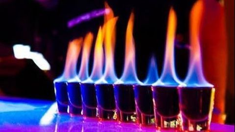 A băut 75 de shot-uri de alcool în câteva minute. Ce a urmat e terifiant