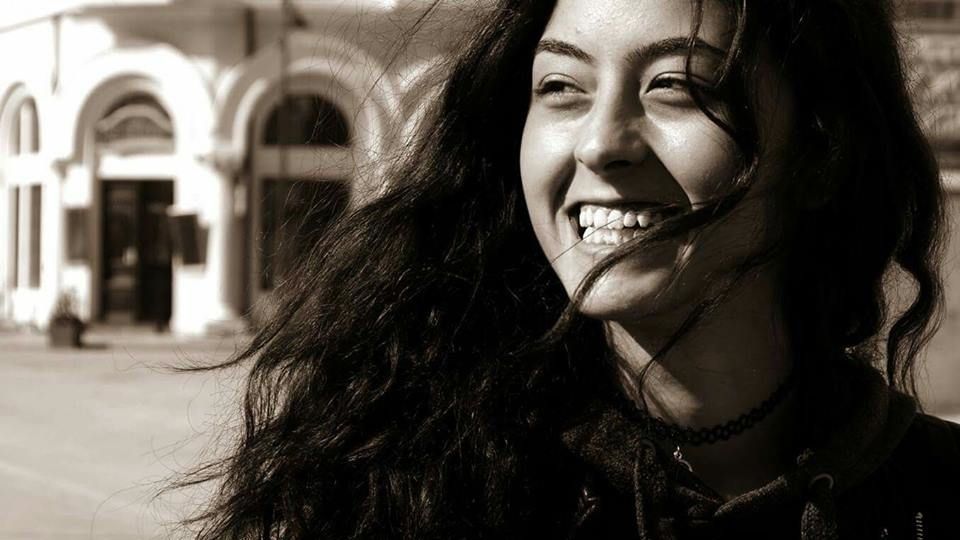 Tragedie în Constanţa. O întreagă comunitate plânge o elevă de clasa a XII-a