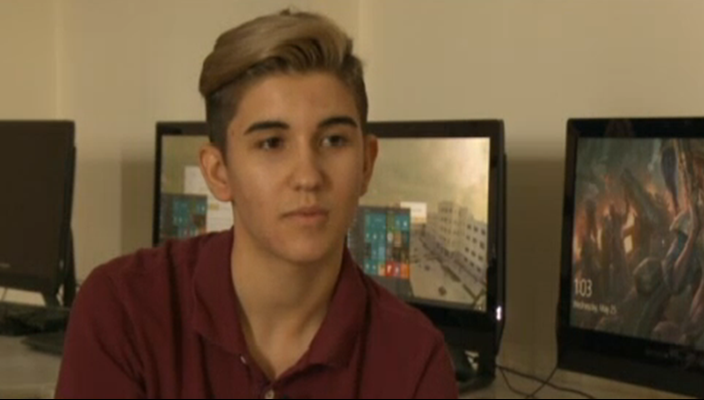 La 17 ani este inginer software în Bucureşti. De curând, s-a întâlnit cu şeful Facebook 