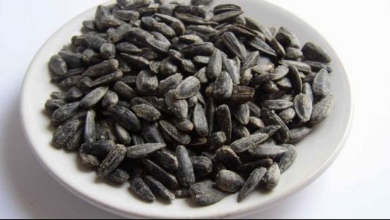 Descoperirea neaşteptată a specialiştilor: de ce TREBUIE să mănânci seminţe de floarea-soarelui