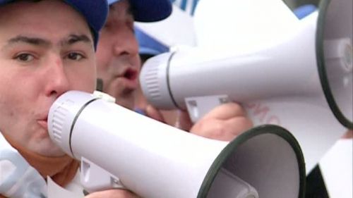 Protest la Cotroceni. De ce sunt nemulţumiţi angajaţii din auto şi transporturi 