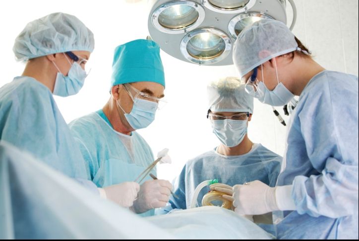 Au operat-o de apendicită. Când i-au deschis abdomenul au rămas stupefiați. Era intact și elastic!