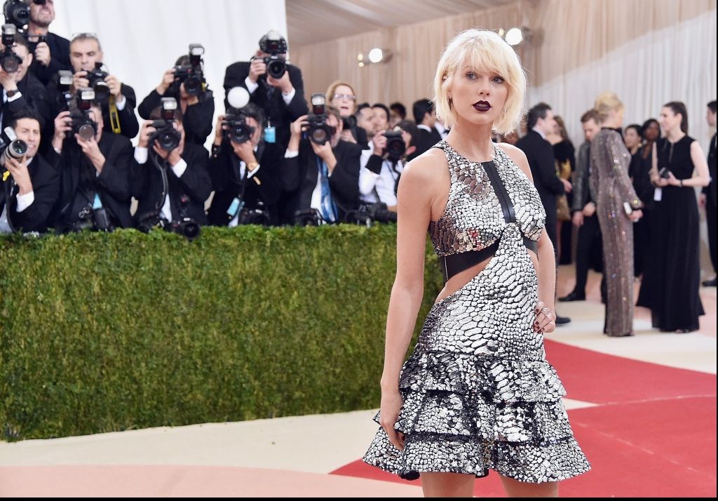 Topul celor mai bine plătiți cântăreți în 2015. Ea e artista cu cele mai mari venituri