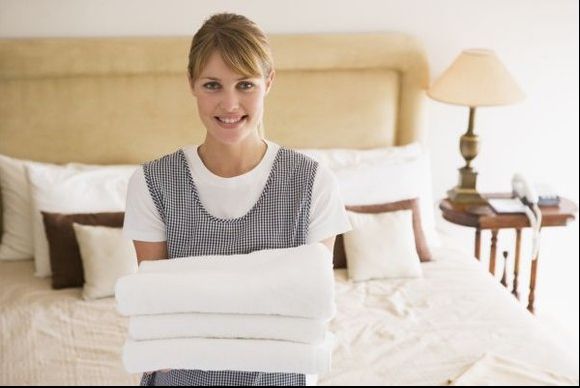 De ce nu trebuie să bei din paharele din camera de hotel