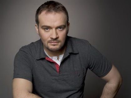 Cine este, cu adevărat, Tony Poptămaş, şi cum a cucerit Facebook-ul