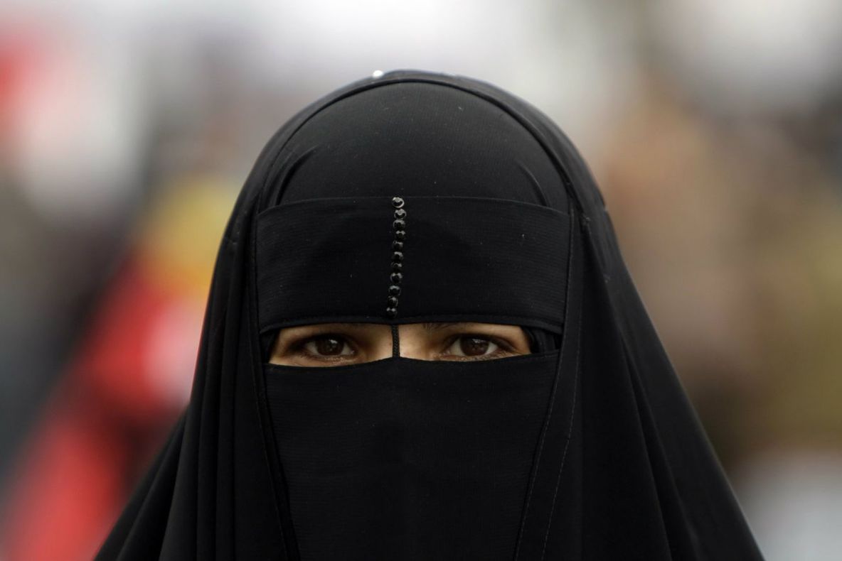 Şi-a dat vălul jos după 19 ani în care aproape nimeni nu îi văzuse faţa. Toţi au rămas ÎNMĂRMURIŢI