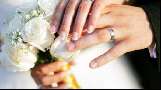 Au jurat să fie împreună până la sfârșit. Totul s-a spulberat când i-a bătut la ușă un polițist